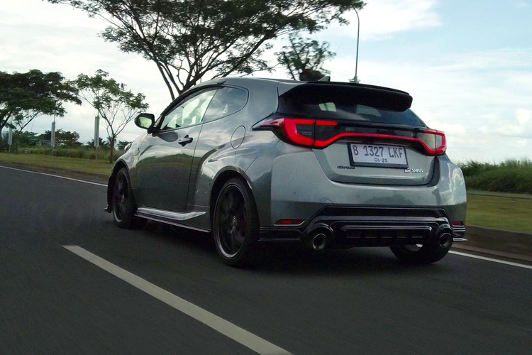 Toyota GR Yaris, hot hatch, transmisi otomatis, Transmisi otomatis, performansi tinggi, Toyota GR Yaris: Evolusi Hot Hatch yang Ramah Sehari-hari