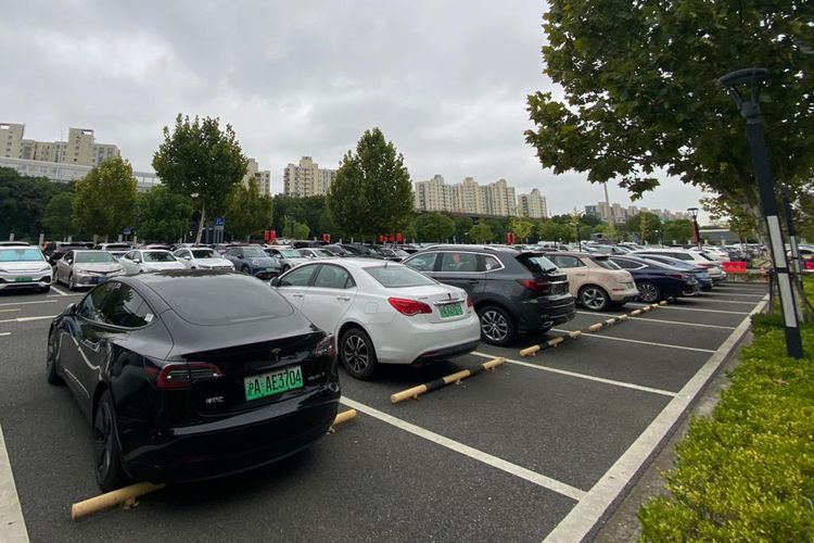 pelat nomor, mobil listrik, warna pelat nomor, warna pelat nomor mobil listrik di China, Beda dengan Indonesia, Ini Warna Pelat Nomor Mobil Listrik di China