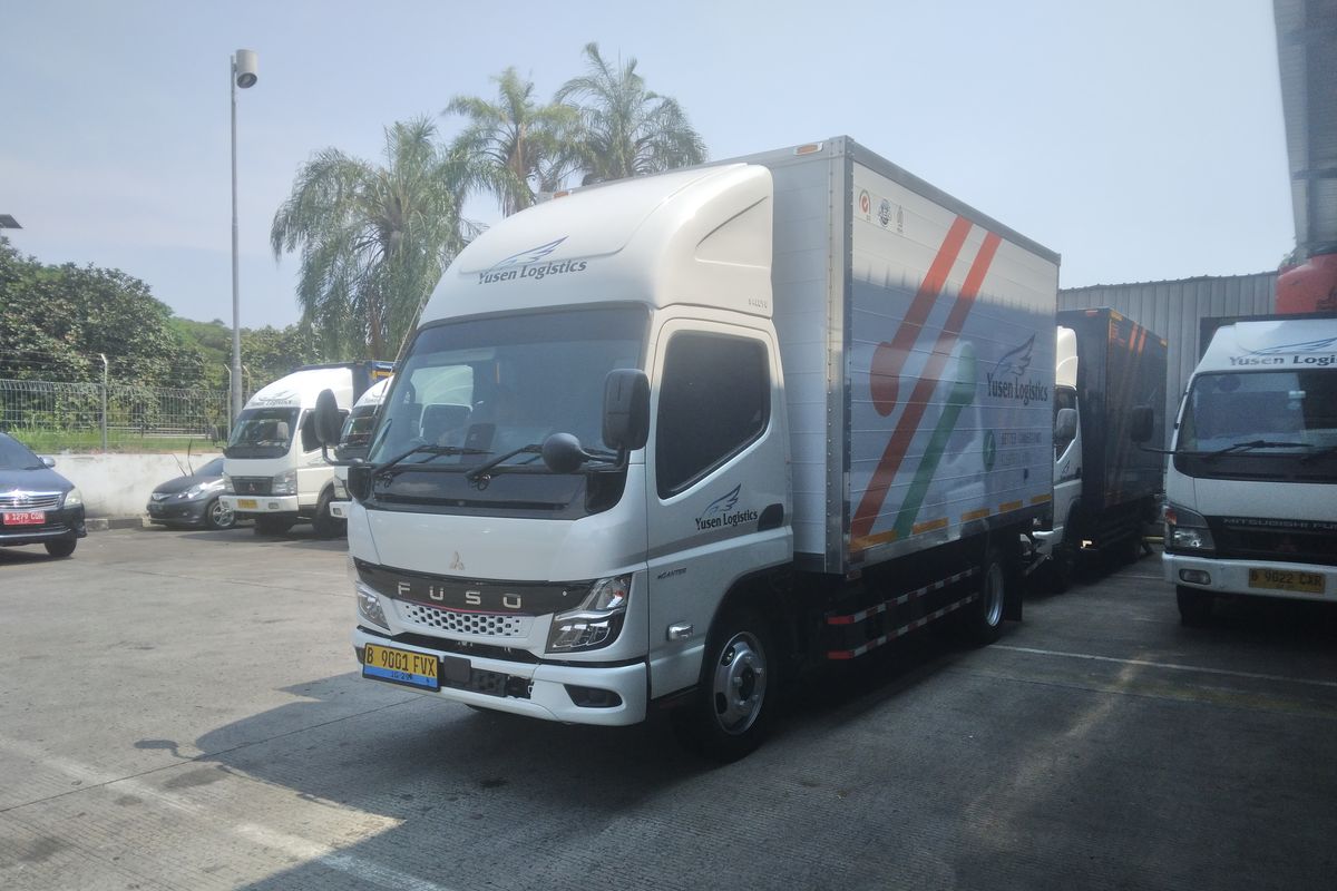 Yusen Logistics Puas dengan Performa Mitsubishi Fuso eCanter