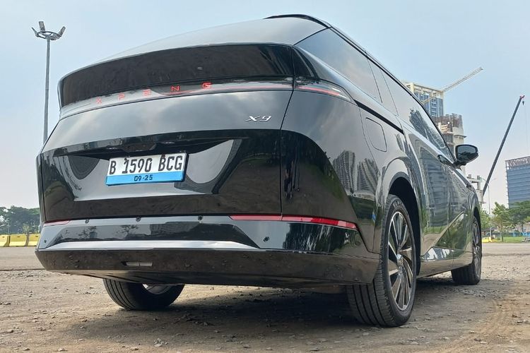 MPV listrik, desain futuristis, Xpeng X9, mobilitas modern, Xpeng X9: MPV Listrik Futuristis dengan Identitas Visual