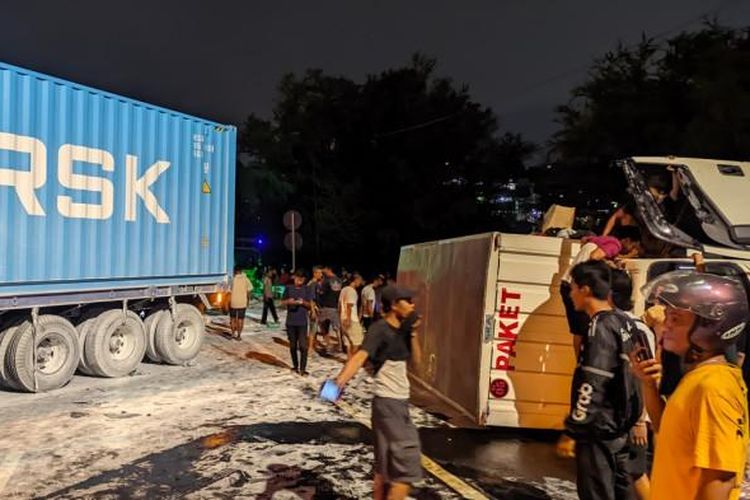 Semarang, rem blong, kecelakaan beruntun, truk rem blong, Tol Gayamsari, Belajar dari Kecelakaan Beruntun di Tol Gayamsari Semarang Akibat Rem Blong, Pengemudi Harus Terampil