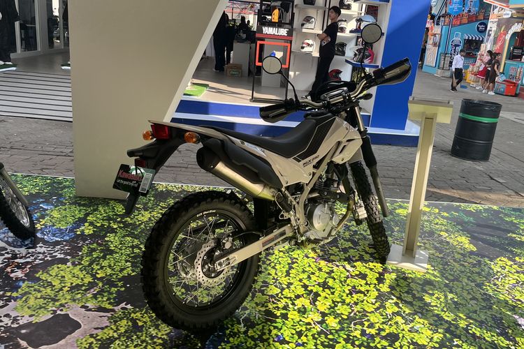 Kawasaki, KLX230 Sherpa, Jakarta Fair 2025, jakarta fair 2025, motor petualangan, Kawasaki KLX230 Sherpa Resmi Diluncurkan di Jakarta Fair 2025