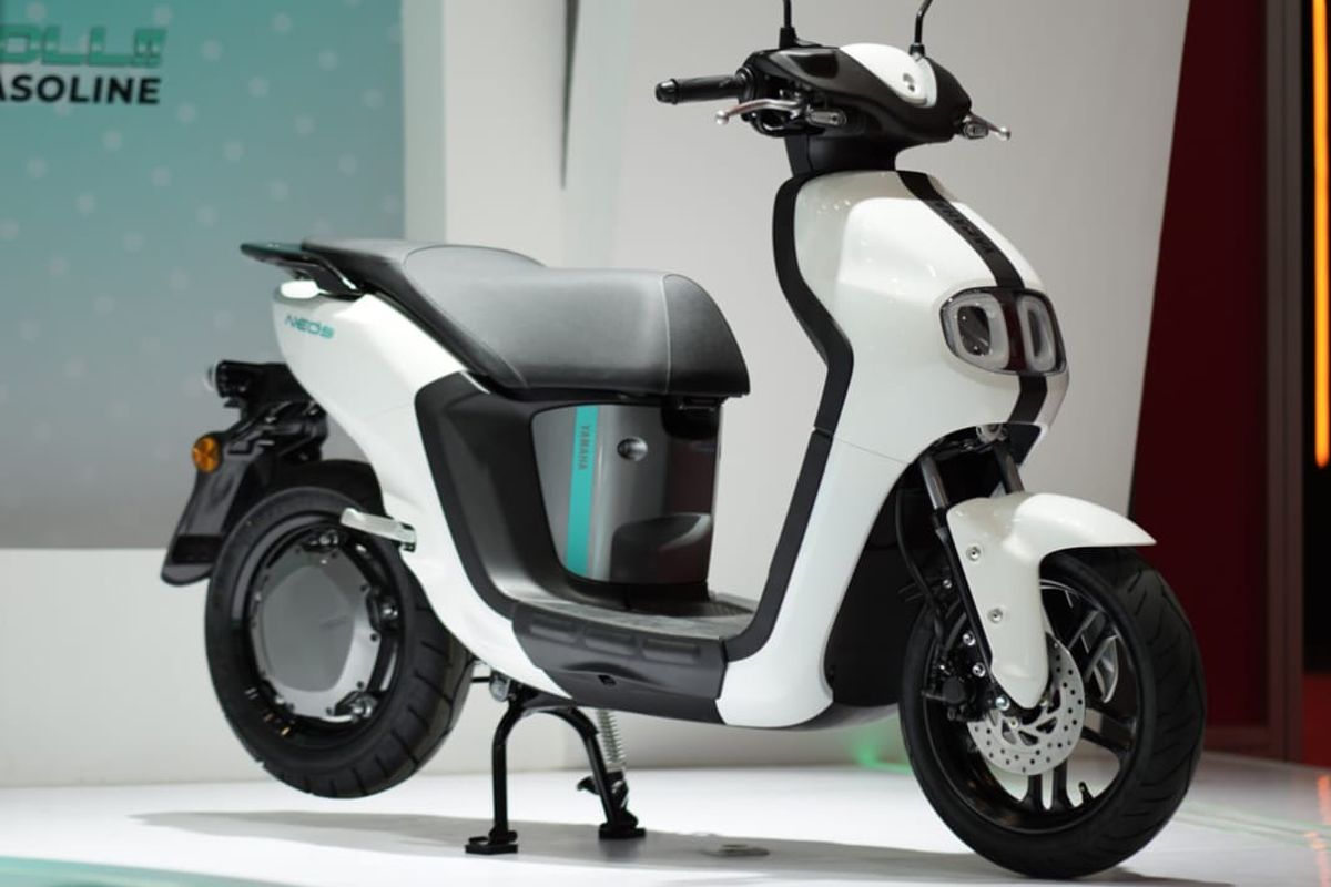 Motor Listrik Yamaha Neos Terparkir di Grab Cakung, Ada Apa ?