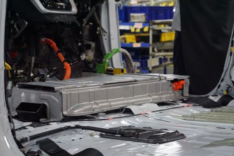 Mobil hybrid Toyota, memanasi mobil hybrid, cara memanaskan mobil hybrid Toyota, Kata Kepala Bengkel Soal Proses Memanaskan Mobil Hybrid Toyota