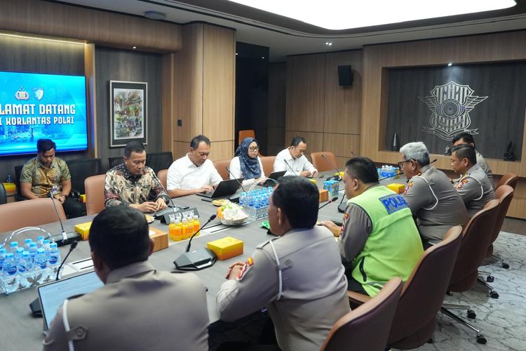 kemacetan, Lalu Lintas, pengaturan lalu lintas, demonstrasi, Kemenhub, Kakorlantas, Kemenhub Bahas SKB Rekayasa Lalu Lintas Saat Demo