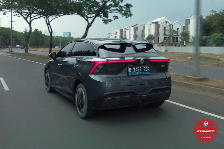 MG4 EV, mobil listrik, penghargaan bergengsi, Otomotif Award, MG Motor Indonesia, MG4 EV Raih Penghargaan Bergengsi, Small EV Terbaik