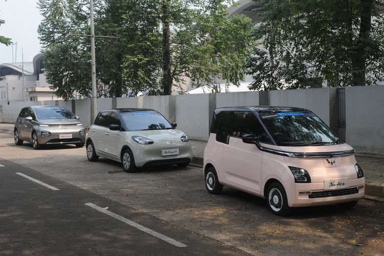 Wuling, mobil listrik, Air ev, mobil mungil, parkir indoor, sensor ultrasonik, Wuling AIr ev, Mobil Mungil yang Sering Bikin Kecele di Tempat Parkir