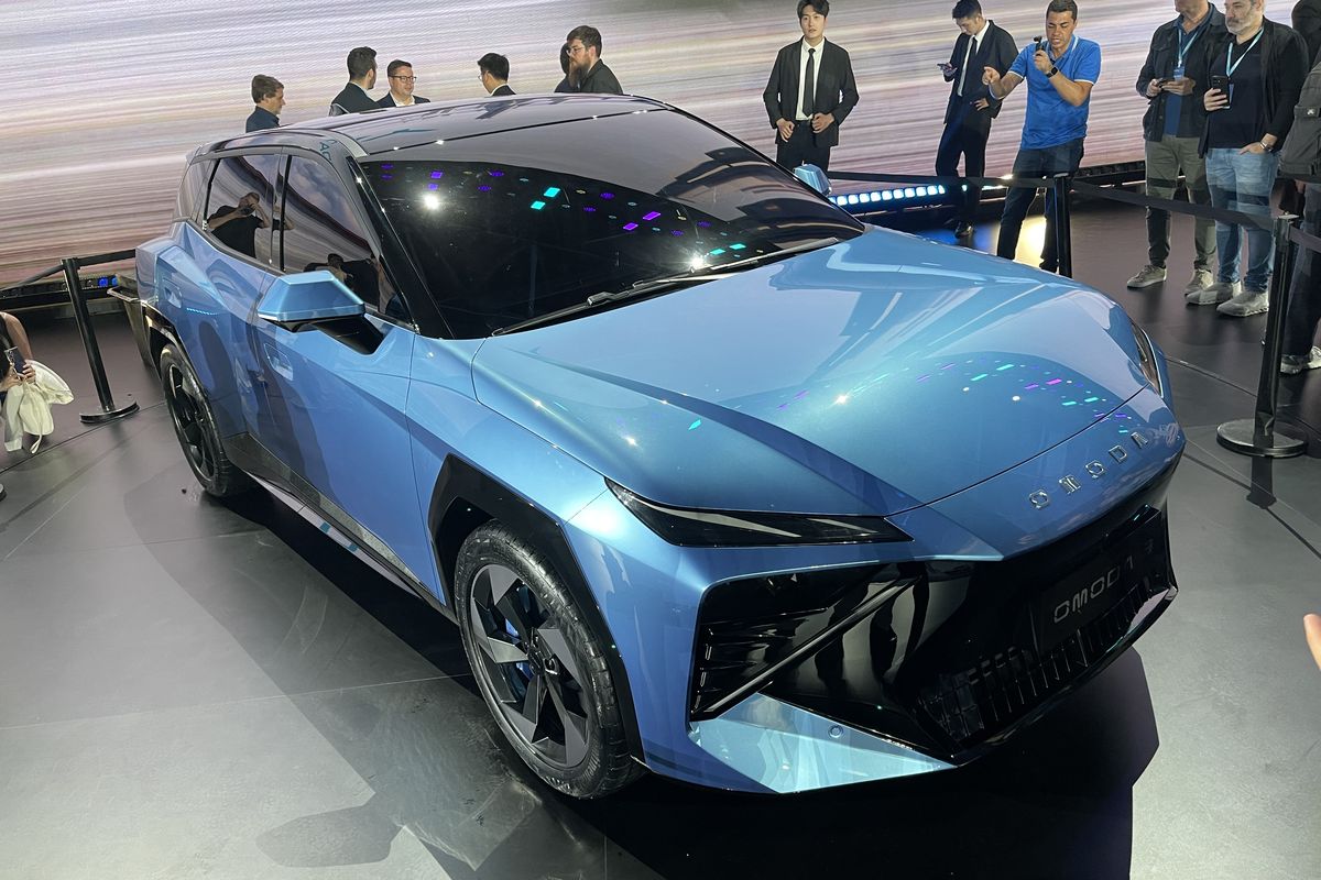 SUV Kompak Omoda C3 Tampil Perdana di Dunia Terinspirasi Robot Gundam