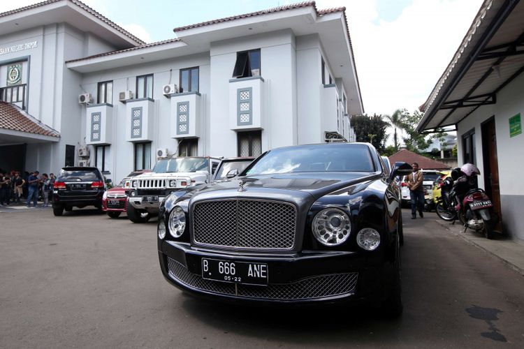 Hotman Paris, Gaikindo Indonesia International Auto Show, GIIAS, koleksi mobil mewah, GIIAS 2025, mobil hotman paris, Koleksi Mobil Mewah Hotman Paris, dari Ferrari hingga Lamborghini