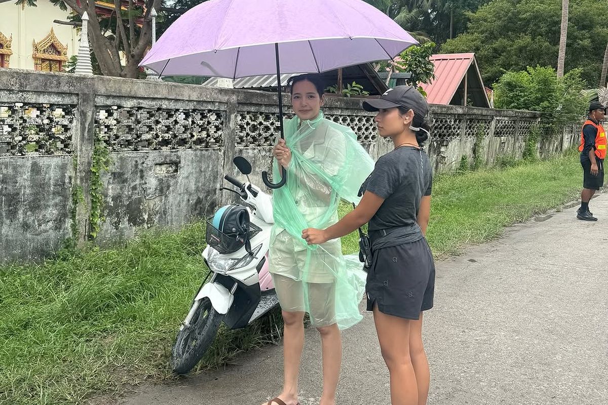 Potret Lisa Blackpink Naik Honda BeAT Karbu