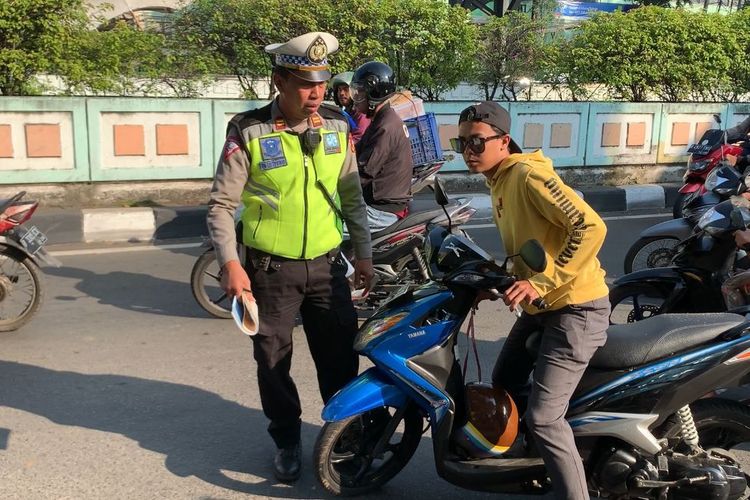 Operasi Patuh Jaya 2025, kendaraan tanpa TNKB, penindakan hukum, edukasi lalu lintas, operasi patuh jaya 2025, Kendaraan Tanpa TNKB, Penindakan Hukum, Operasi Patuh Jaya 2025: Kendaraan Tanpa Pelat Nomor Jadi Target