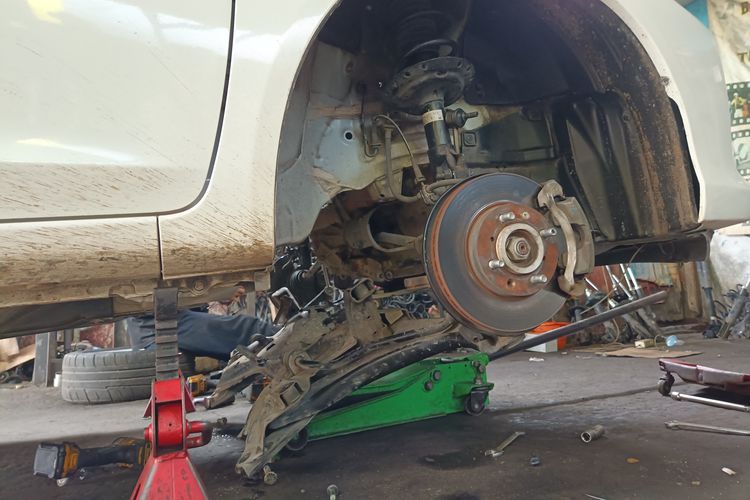 mobil matik, mobil muatan penuh, komponen rusak bila mobil muatan berlebih, Mobil Matik Sering Bawa Beban Berat? Hati-Hati Komponen Ini Cepat Rusak