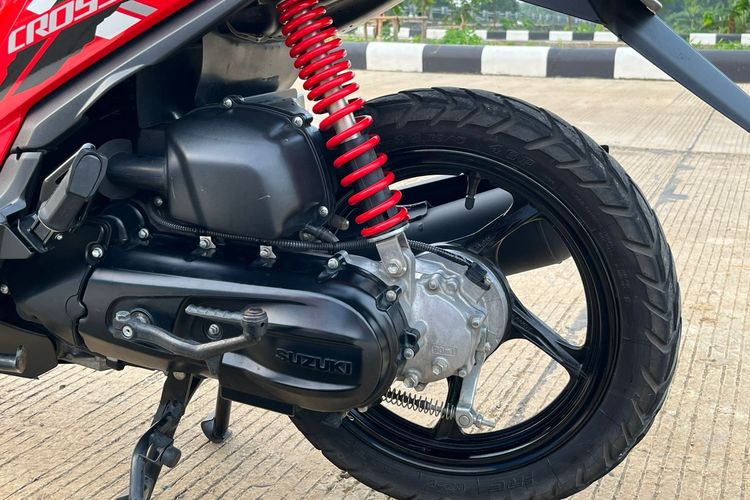 skutik petualang, Suzuki Nex Crossover, Honda BeAT Street, perbandingan performa, Suzuki Nex Crossover vs Honda BeAT Street: Skutik Petualang Terbaik