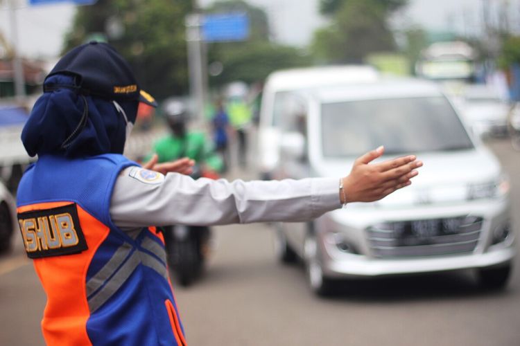 kemacetan, Kemenhub, puncak arus mudik, kendaraan pribadi, Transportasi, Lonjakan Pemudik Kendaraan Pribadi, Kemenhub Imbau Antisipasi Kepadatan