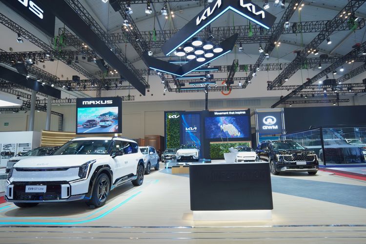 PT Kreta Indo Artha, GIIAS 2025, Kia EV4, pt kreta indo artha, Kia Pamerkan EV4 di GIIAS 2025