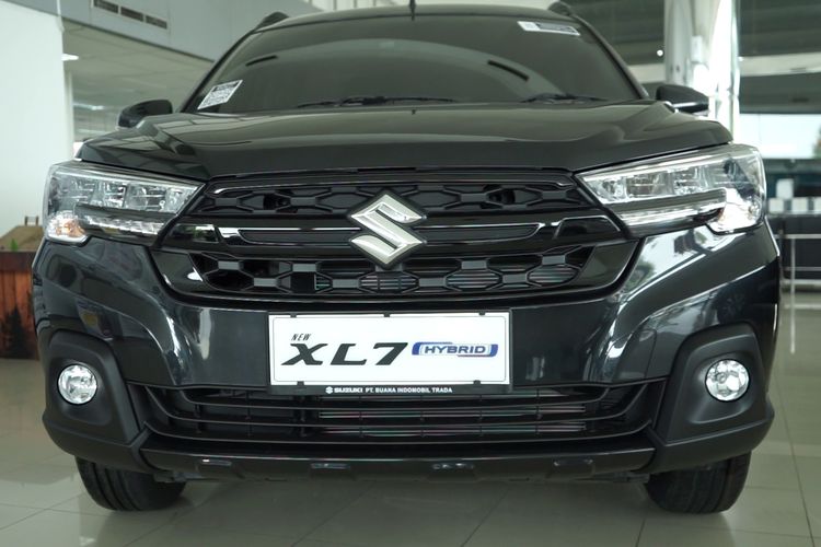 mobil, LSUV, Suzuki, Suzuki XL7 Hybrid, Suzuki XL7 Hybrid Alpha Kuro, Suzuki XL7 Hybrid Alpha Kuro Meluncur, Bagaimana Nasib Model Lama?