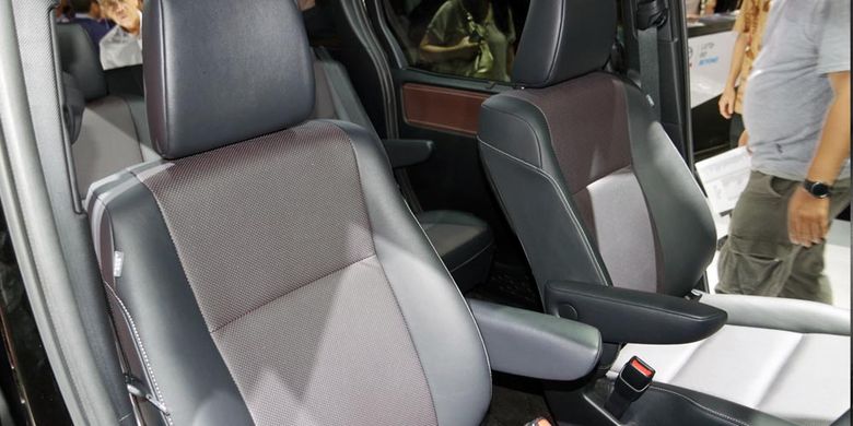 toyota voxy, Mobil Keluarga, Dirly Idol, pengalaman berkendara, Pengalaman Dirly Idol Pakai Toyota Voxy Selama 5 Tahun