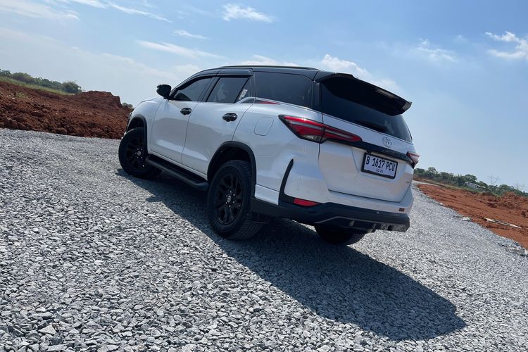 Isuzu, MU-X, Fortuner, spesifikasi, Komparasi, fortuner, mU-X, Komparasi Isuzu MU-X 2025 vs Toyota Fortuner 2025