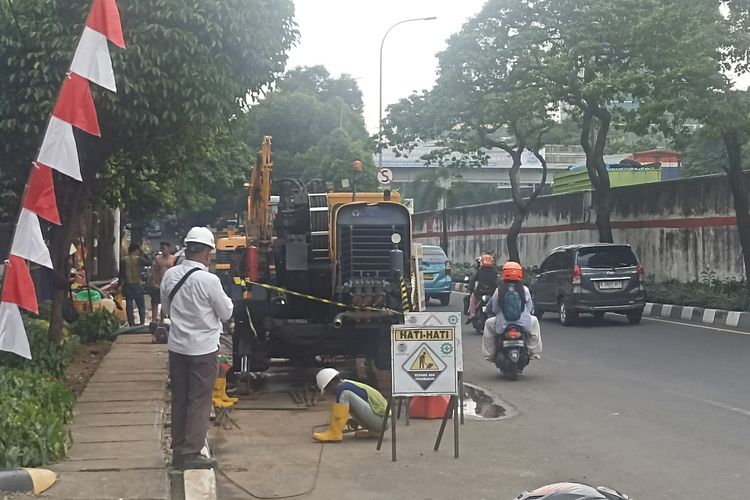 antrean kendaraan, transportasi umum, jakarta selatan, Kemacetan TB Simatupang, Faktor Penyebab Kemacetan di Jalan TB Simatupang