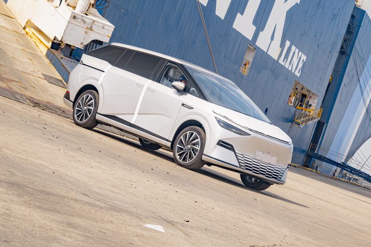 Xpeng X9, MPV listrik, GIIAS 2025, MPV Listrik mewah, Spesifikasi Xpeng X9 yang Hadir di GIIAS 2025, Rival Baru Denza D9