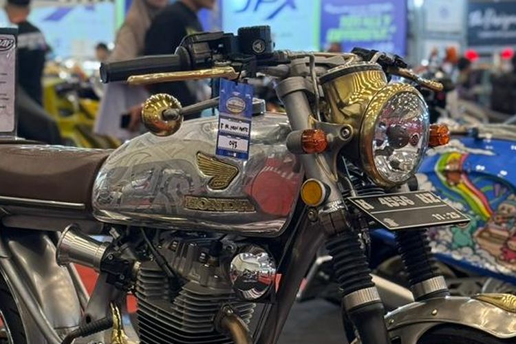 Modifikasi motor, seni lukis tangki, Permadi Eko Susanto, freehand tattoo, Seni Lukis Tangki Tattoo: Tren Modifikasi Motor Terkini