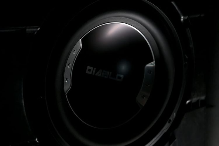 audio mobil, posisi speaker, kondisi interior, peredaman suara, Optimalkan Suara Mobil Tanpa Biaya Mahal