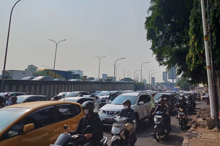 TB Simatupang, Dishub DKI, Dinas Perhubungan, kemacetan lalu lintas, macet tb simatupang, exit tol cipete, Wacana Penutupan Exit Tol Cipete–Pondok Labu untuk Atasi Macet TB Simatupang