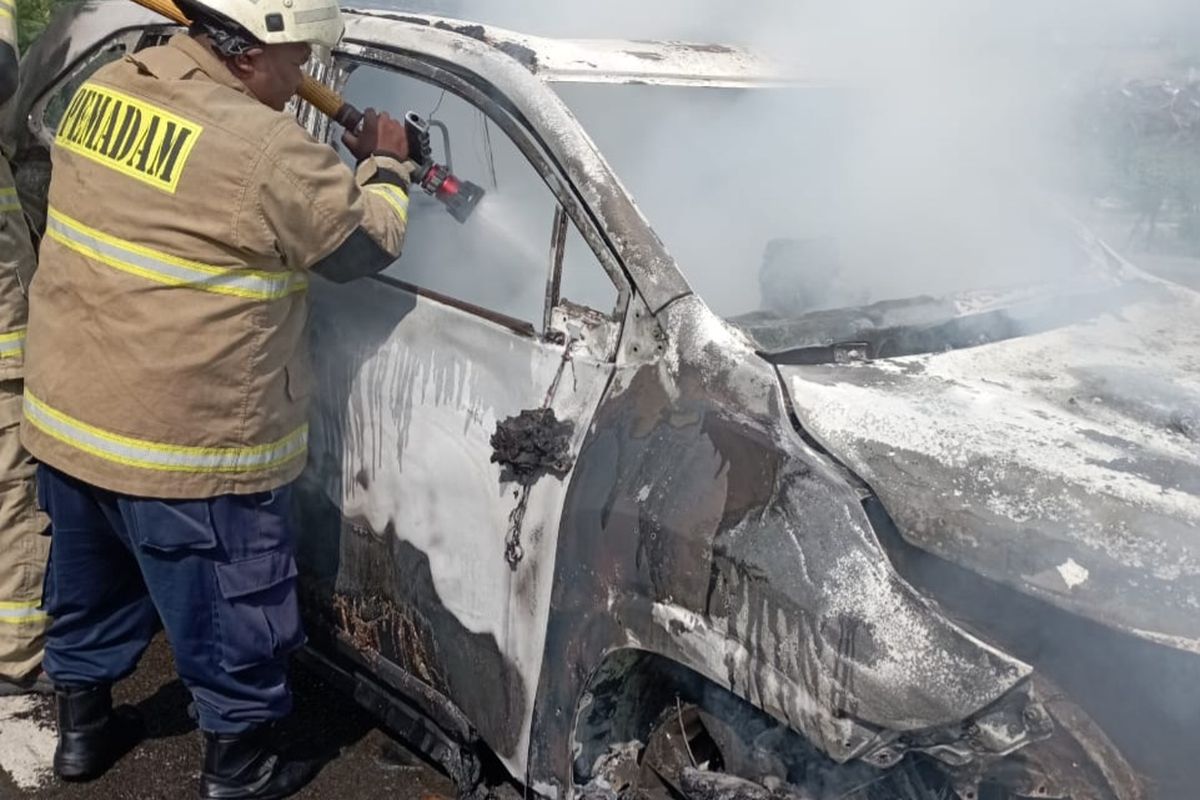 Video Innova Zenix Terbakar di PIK, Diduga Akibat Korsleting