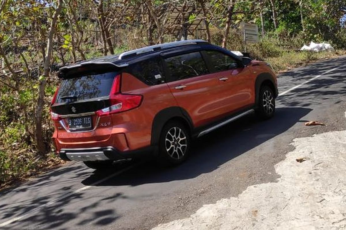 Teknik Aman Lewati Tanjakan Licin dengan Mobil Penggerak Depan