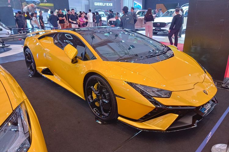 supercar, pameran otomotif, mobil mewah, DayNightCrew, DNC Automotive Exhibition, Pentingnya Edukasi Etika Saat Berkunjung ke Pameran Otomotif