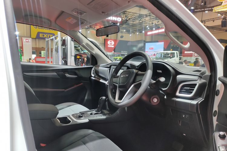 Isuzu MU-X, GIIAS 2025, Fitur Keselamatan, fitur keselamatan, Isuzu mu-X, SUV baru, Spesifikasi New Isuzu MU-X 4WD di GIIAS 2025