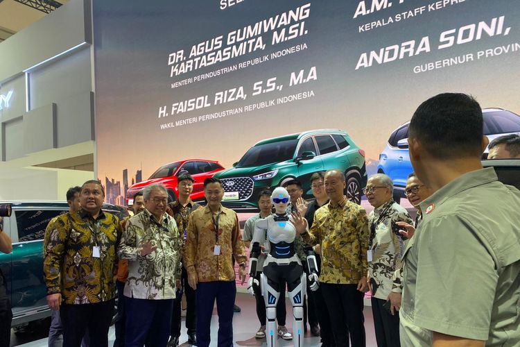 Agus Gumiwang, Chery, Produksi lokal, produksi lokal, Menperin, agus gumiwang, robot chery, Menperin Pertanyakan Produksi Lokal Chery