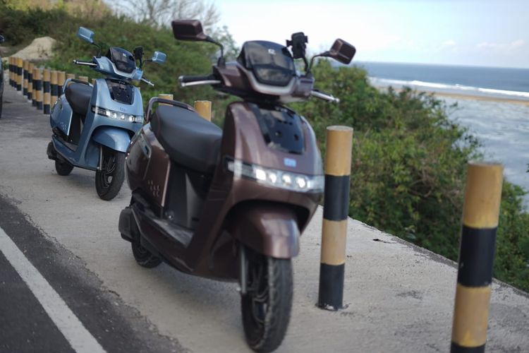 motor listrik, TVS iQube S, penjualan motor, harga turun, Penjualan TVS iQube S Masih Rendah, Apa Penyebabnya?