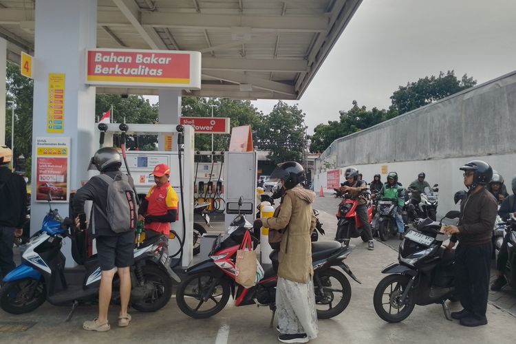 Mei 2025, Pertamina, Harga BBM, penyesuaian harga, harga BBM, pertamina, Harga BBM Mei 2025 Turun Lagi, Simak Daftar Terbaru