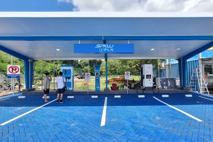 mobil listrik, cirebon, Fast Charging, rest area, Pemalang, SPKLU, SPKLU center, Perluas Jaringan, 4 SPKLU Center Baru PLN Resmi Beroperasi