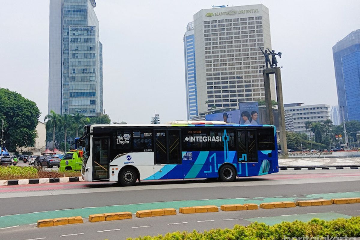 Layanan Bus Transjakarta Diklaim Berangsur Normal