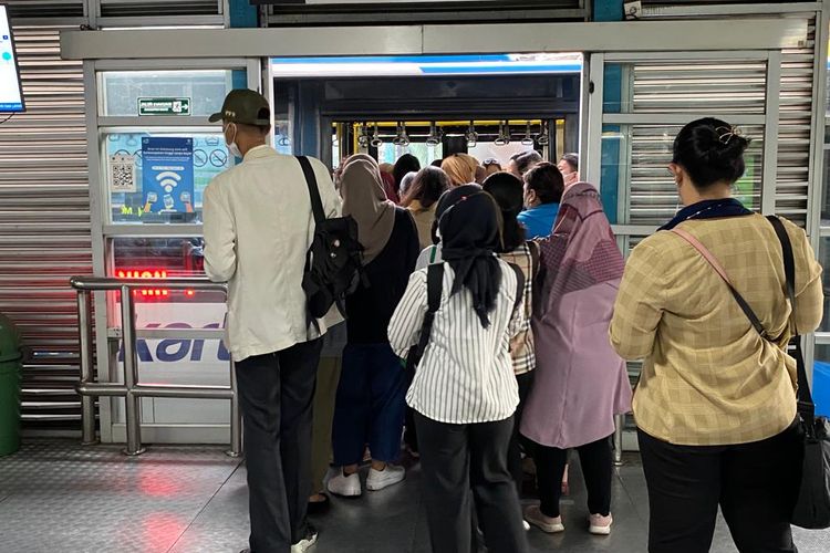pemudik, Bus Transjakarta, Transjakarta, waktu operasional, Transjakarta Perpanjang Waktu Operasional Bus buat Pemudik