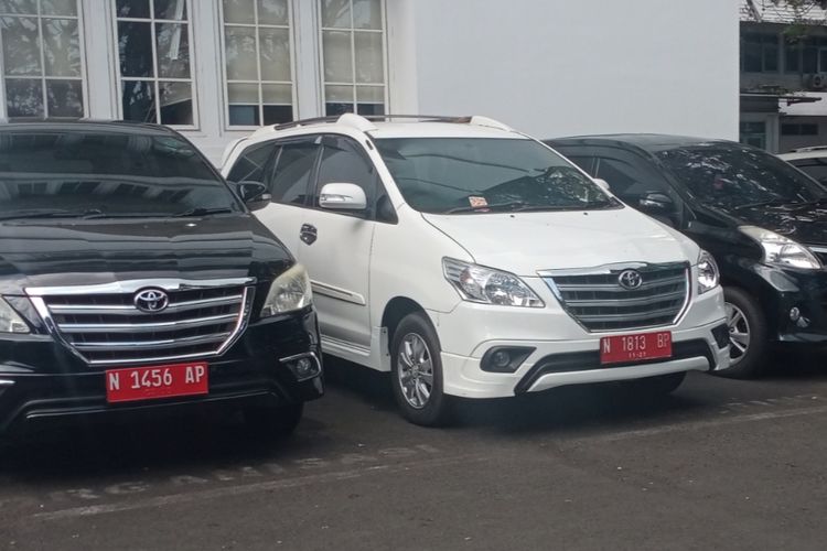 Pajak Kendaraan Bermotor, kendaraan pribadi, kendaraan dinas, tarif pajak kendaraan, Tarif Pajak Kendaraan Dinas vs. Pribadi: Apa Bedanya?