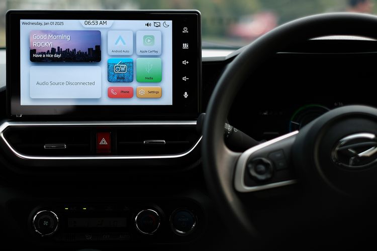 Daihatsu Rocky, SUV ringkas, suzuki fronx, Mobil Hybrid, Adu Cicilan Mobil Hybrid LSUV 2025: Suzuki Fronx vs Daihatsu Rocky