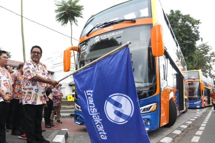 Bus Tingkat, bus wisata, bus transjakarta, open top tour, Cara Naik Bus Tingkat Atap Terbuka Rute Baru