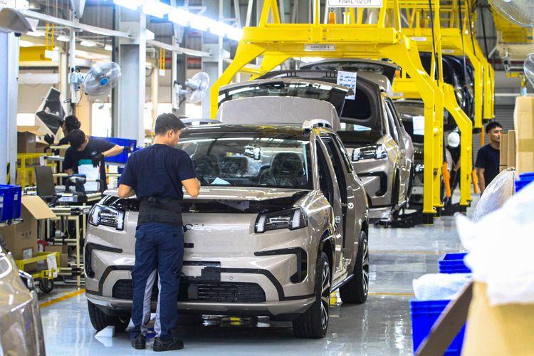 produksi lokal, kementerian perindustrian, insentif impor, mobil listrik, Insentif CBU Berakhir: Mobil Impor yang Wajib Segera Produksi Lokal