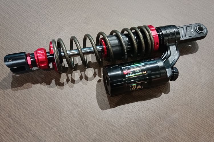 sepeda motor, shockbreaker, Shockbreaker, terobos banjir, Shockbreaker motor, Awas, Terobos Banjir Bisa Bikin Shockbreaker Motor Rusak