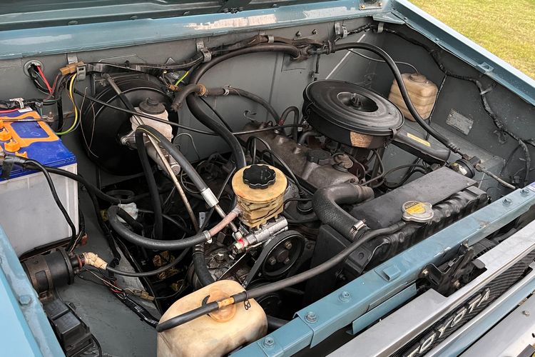 modifikasi mobil, Toyota Kijang Doyok, mobil klasik Indonesia, pengalaman Agam, Kijang Doyok: Mobil Klasik Legendaris yang Masih Menggoda