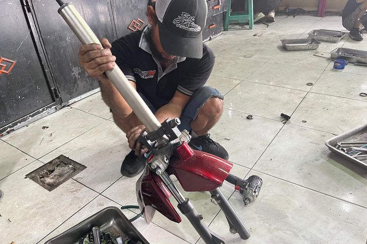 sistem kemudi, pemasangan komstir, teknik press, garansi perbaikan, Alasan Jangan Asal Getok saat Pasang Komstir Motor