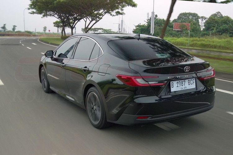 Toyota, Camry, Hybrid, hybrid, test drive, Camry hybrid, Pengendalian Camry 2025 Makin Sporti Berkat Pembaruan Suspensi