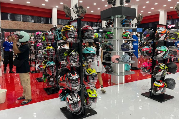 isi bensin, Toyota Rush, Suzuki XL7, Pertamax naik, mobil baru, subsidi motor listrik, Isi Bensin, Pertamax Naik, Jakarta Fair 2025, Diskon Helm, Mobil Baru, Isuzu, Mu-X, GIIAS 2025, Subsidi Motor Listrik, mU-X, Toyota rush, Populer Otomotif, artikel terpopuler, diskon helm, jakarta fair 2025, Penurunan Harga Mobil Baru, Subsidi Motor Listrik