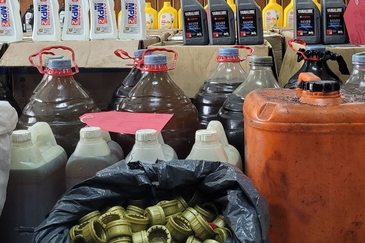 PT Federal Karyatama, oli mesin palsu, memindai kemasan, Raih Rahman, Edukasi Konsumen: Cegah Oli Palsu Sekarang