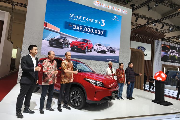Seres 3, GIIAS 2025, harga Seres 3, Pengumuman Harga Mobil Listrik Seres 3 Terbaru di GIIAS 2025
