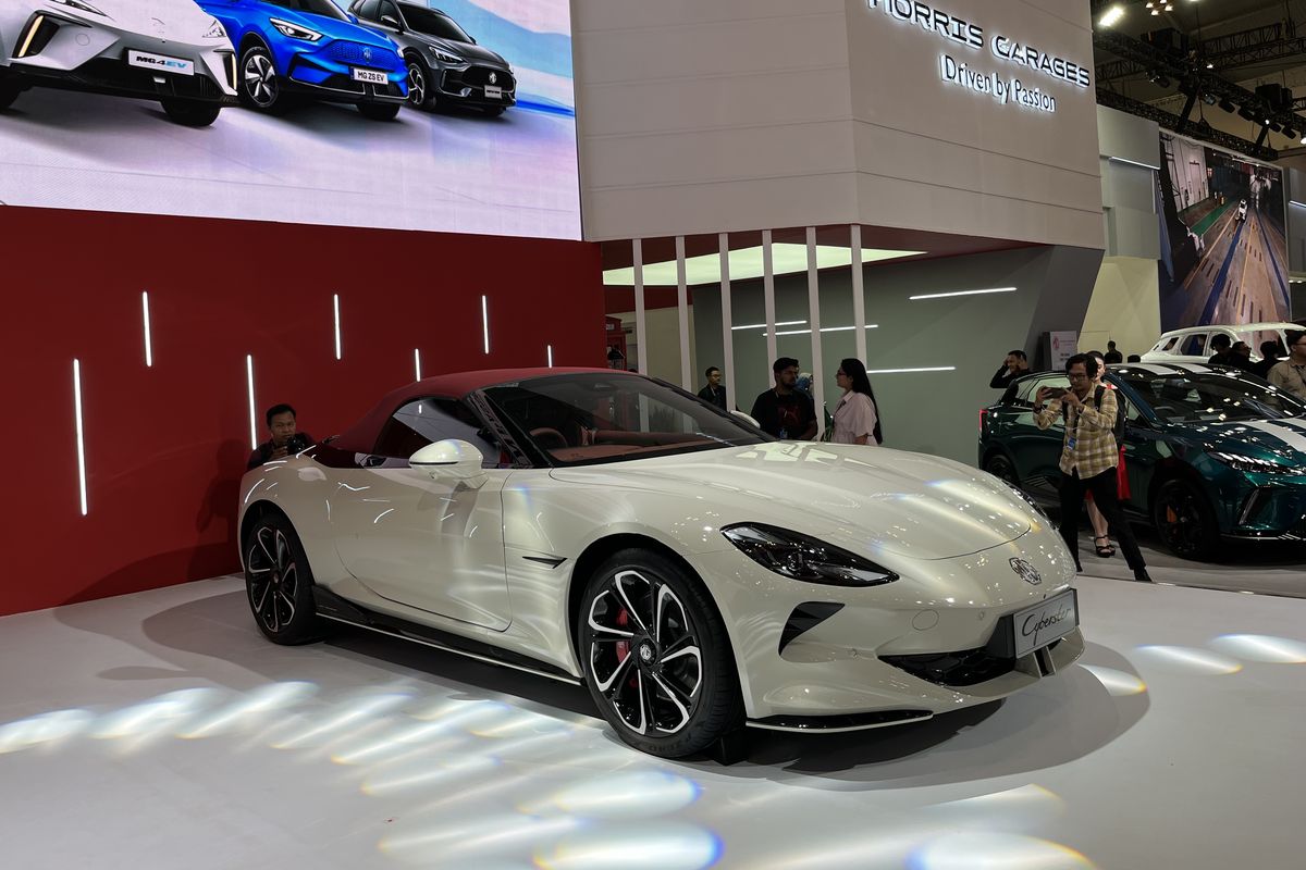 MG Motor Indonesia Luncurkan Cyberster Atap Merah di GIIAS 2025