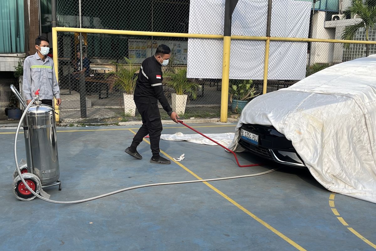 Bluebird dan FAST Latih Mitra Tangani Kebakaran Baterai Taksi Listrik